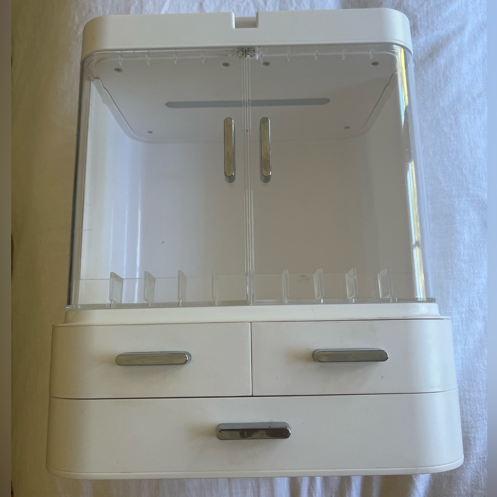 White skincare/makeup organizer with led mirror
